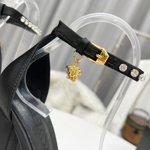 Brand New 🔥Platform Designer Heels size 8.5 - Picture 9 of 9